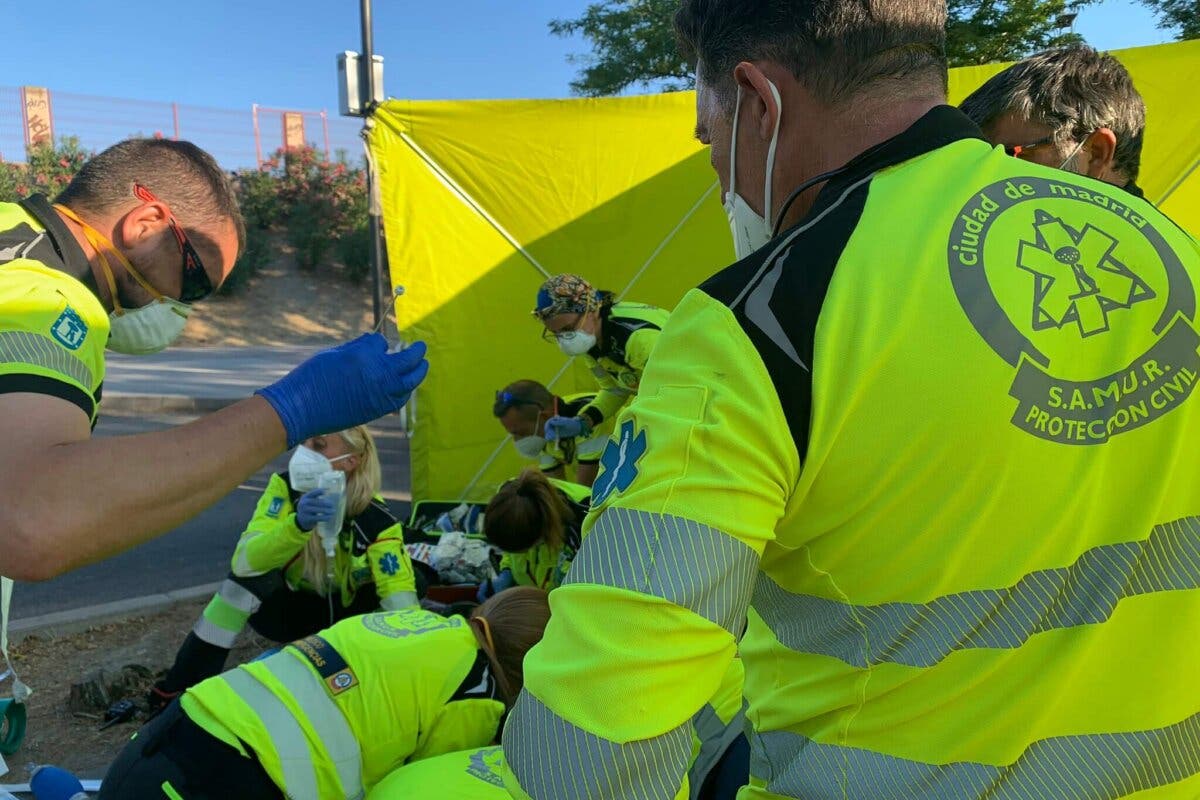 Un bebé de 22 meses muy grave tras ser atropellado por moto en Carabanchel