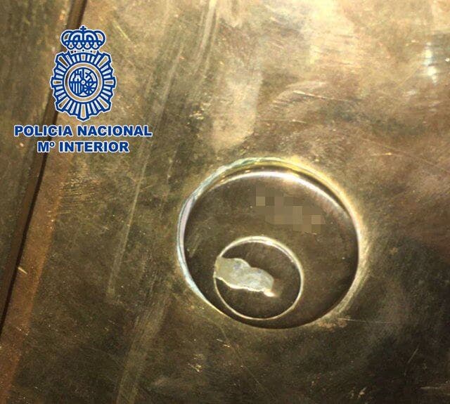 Cinco detenidos por robar en viviendas de Madrid con el método del resbalón
