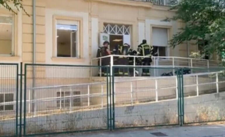 Rescatan a 15 personas en el incendio de una residencia de ancianos en Carabanchel 