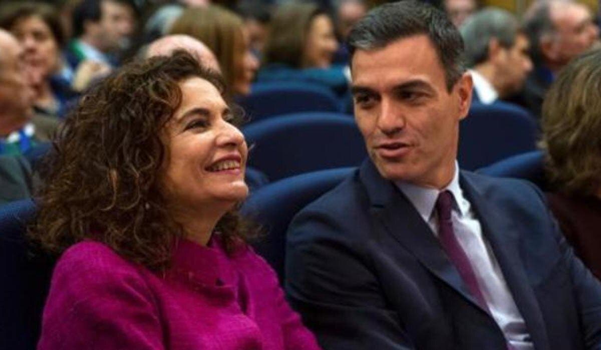 Sánchez y sus 22 ministros se suben el sueldo un 4%