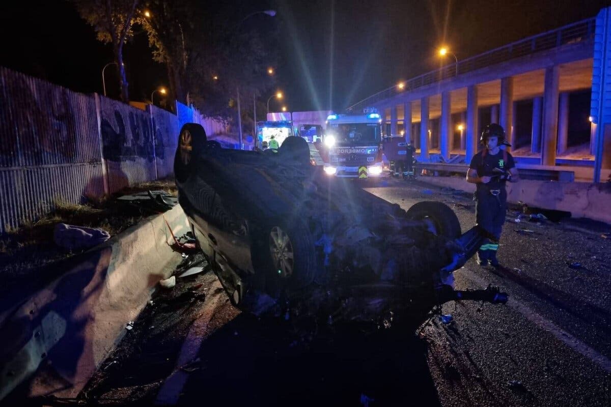 Herido grave un joven de 33 años al volcar con su coche en la M-30