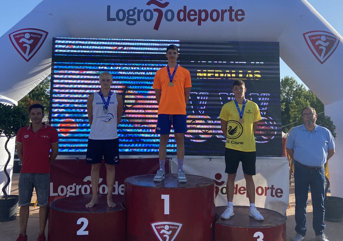 El torrejonero Saúl-Nacxit Calero, campeón de España de natación infantil de verano en 200 metros espalda