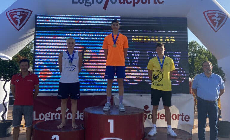 El torrejonero Saúl-Nacxit Calero, campeón de España de natación infantil de verano en 200 metros espalda