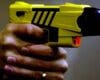 La Policía de Alcalá de Henares incorpora pistolas táser para inmovilizar a personas 