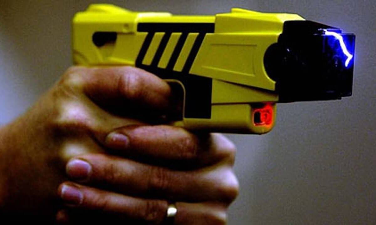 La Policía de Alcalá de Henares incorpora pistolas táser para inmovilizar a personas 