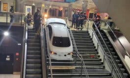 Queda atrapado con un coche robado en las escaleras del intercambiador de Plaza Elíptica