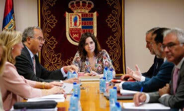 Ayuso recurrirá la próxima semana el apagón de escaparates decretado por Sánchez 