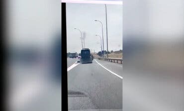 El pique entre un taxi y un microbús que acabó en accidente en la A-4 
