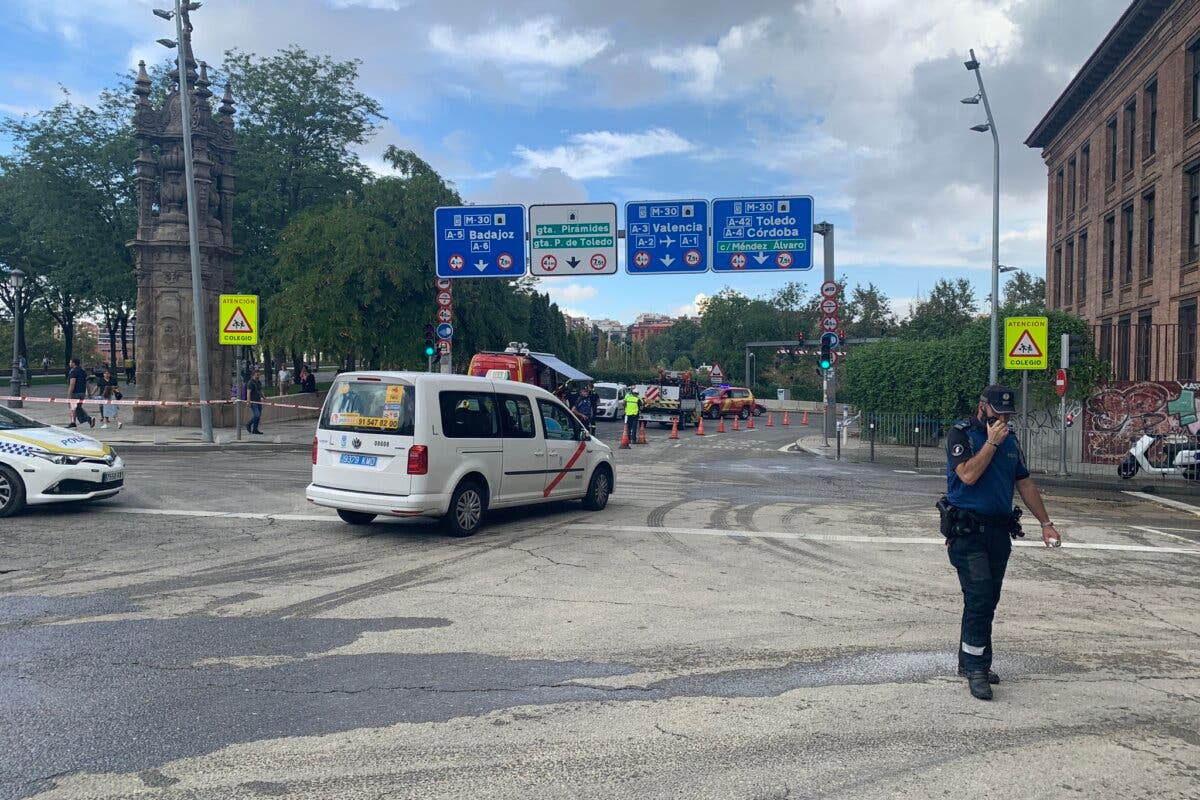 Abiertos todos los accesos a la M-30 desde Marqués de Vadillo, cortados tras la rotura de una tubería