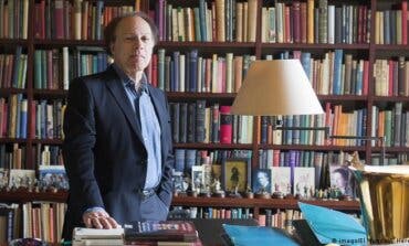 Ayuso anuncia un «doble homenaje» al escritor Javier Marías tras su muerte
