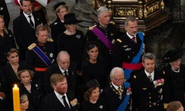 Los Reyes, sentados junto a los eméritos en el funeral de Isabel II