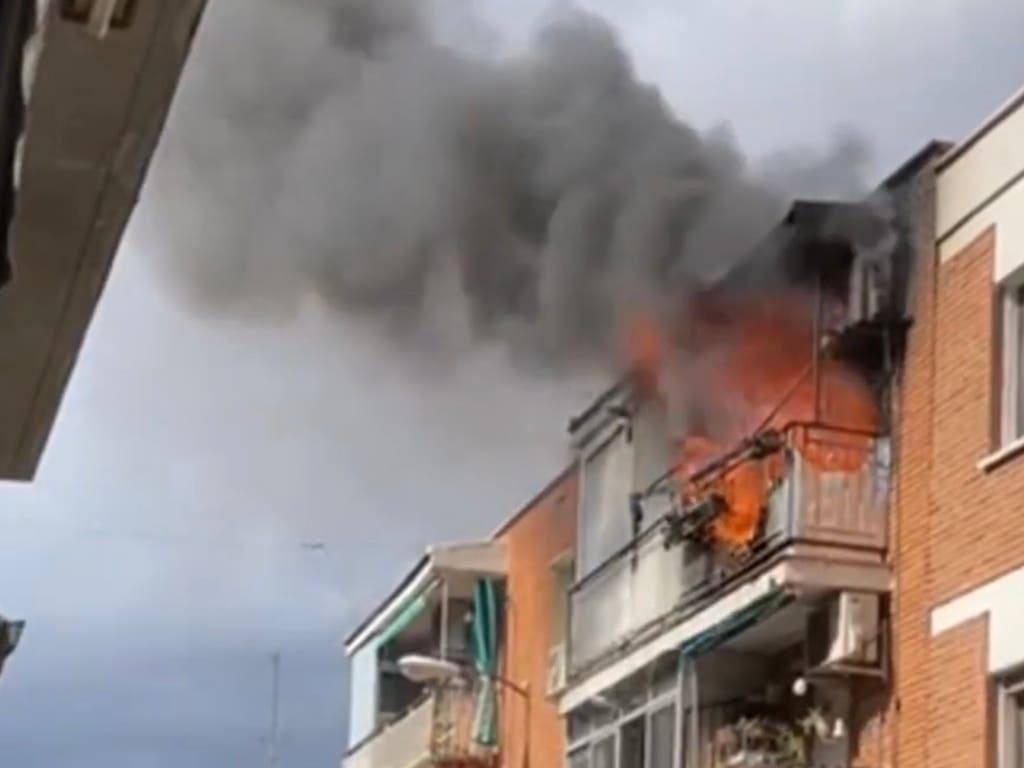 Nueve personas atendidas tras incendiarse un piso en Villaverde 