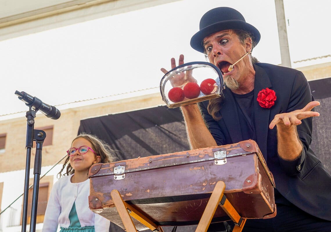 Continúa «Música en los Barrios» y finaliza «Torrejón Mágico» en la Plaza Mayor 