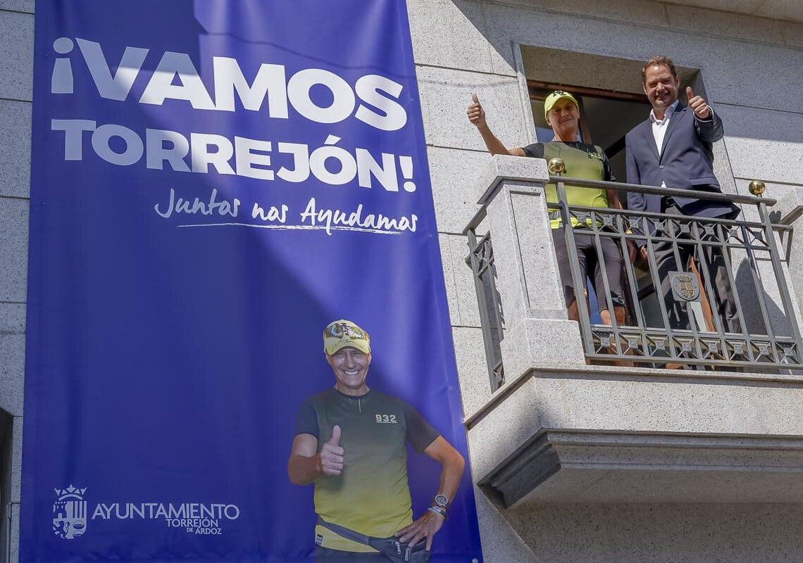 El alcalde y Musta presentan la campaña «Vamos Torrejón, juntos nos ayudamos»