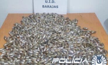 Encuentran 710 bellotas de hachís abandonadas en los alrededores del aeropuerto de Barajas 