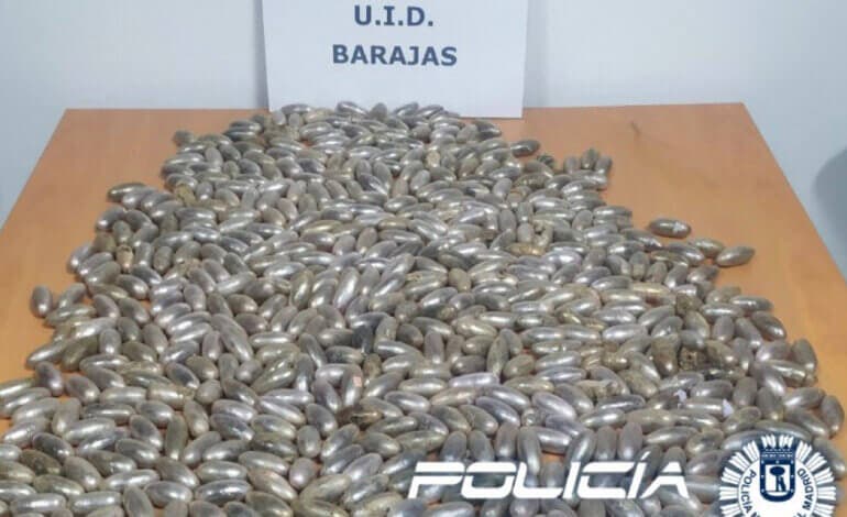 Encuentran 710 bellotas de hachís abandonadas en los alrededores del aeropuerto de Barajas 