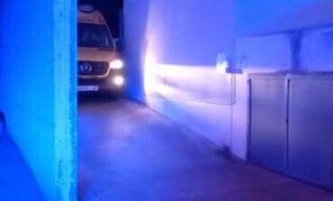 Apuñalado un joven en Villa del Prado cuando probaba un chaleco antibalas con un amigo