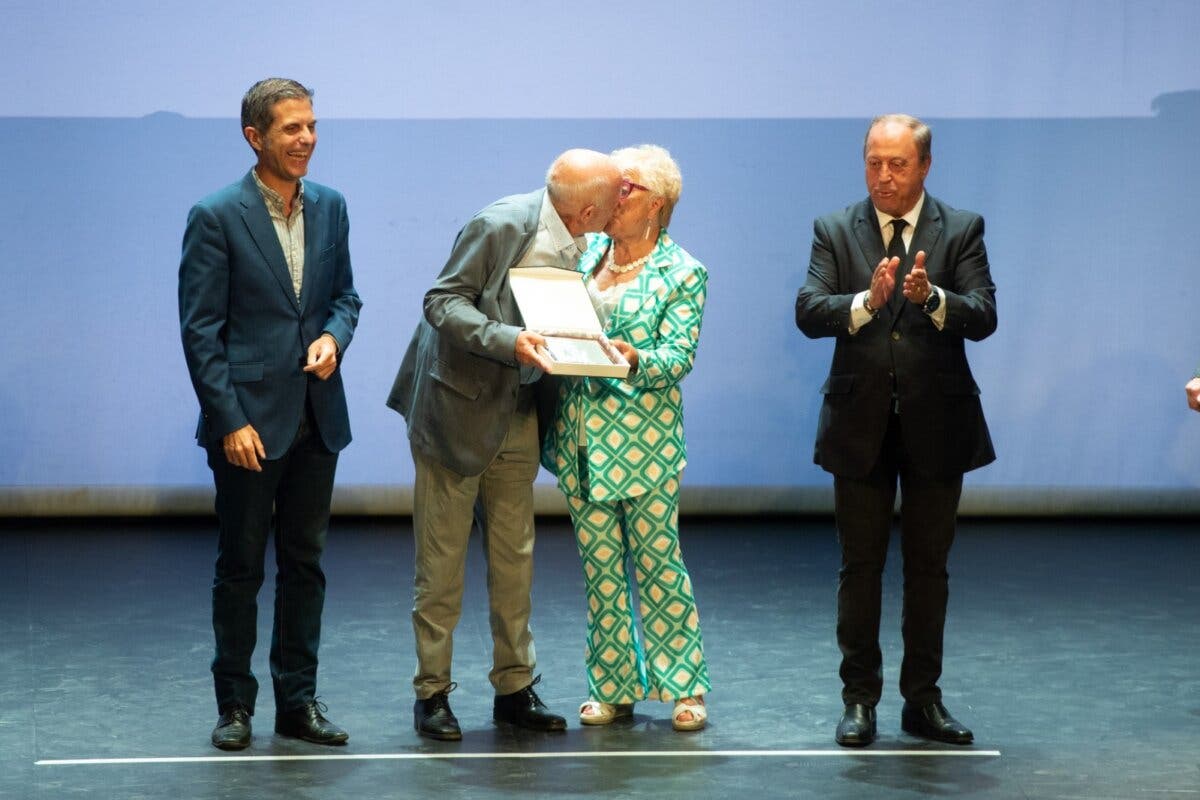 Alcalá de Henares rinde homenaje a 44 parejas que celebran sus Bodas de Oro