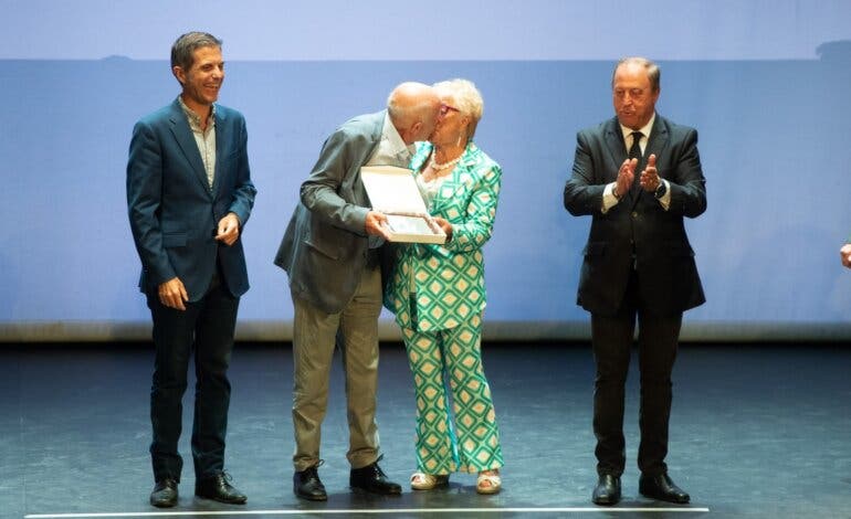Alcalá de Henares rinde homenaje a 44 parejas que celebran sus Bodas de Oro
