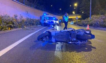 Herido grave un motorista de 33 años tras salir despedido contra un muro en la M-30