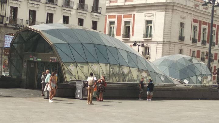 La Puerta de Sol estará lista para celebrar la Nochevieja aunque la ballena no se retirará hasta 2023