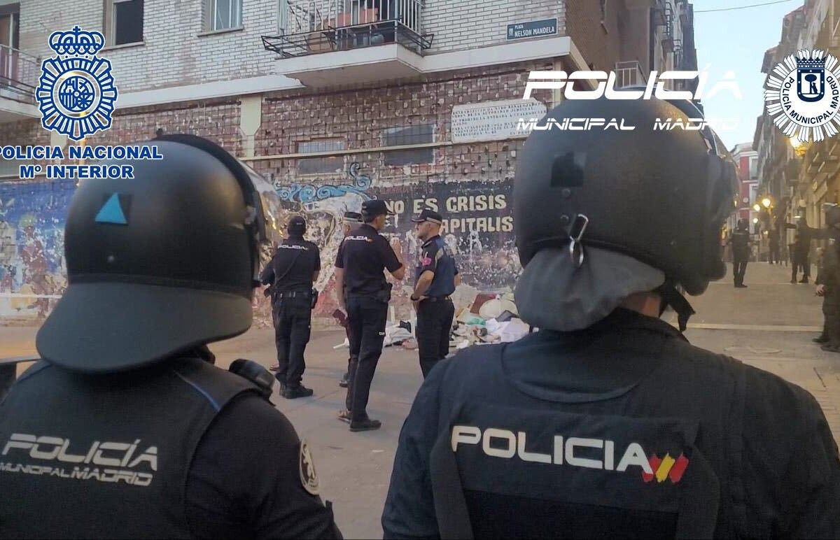 Desalojan el edificio okupado de La Quimera, uno de los mayores focos de delincuencia de Lavapiés