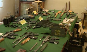 Varios Kalashnikov, 15.000 cartuchos, granadas... el arsenal incautado en Alcalá de Henares a un militar condenado a cinco años de prisión 