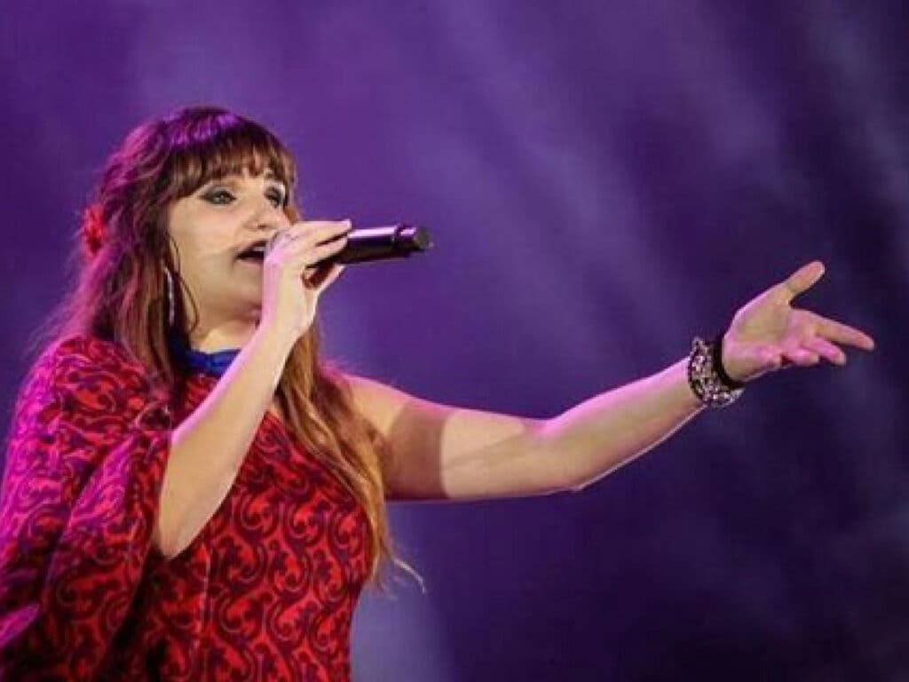 Otro concierto bajo sospecha en Guadalajara: el de Rozalén costará 39.000 euros más que en otros municipios 