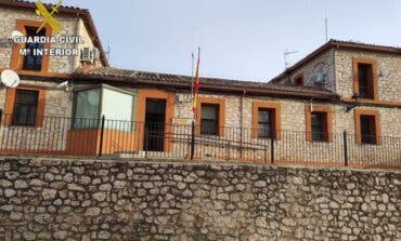 Agreden y roban el móvil a dos personas mientras alimentaban una colonia de gatos en Horche 