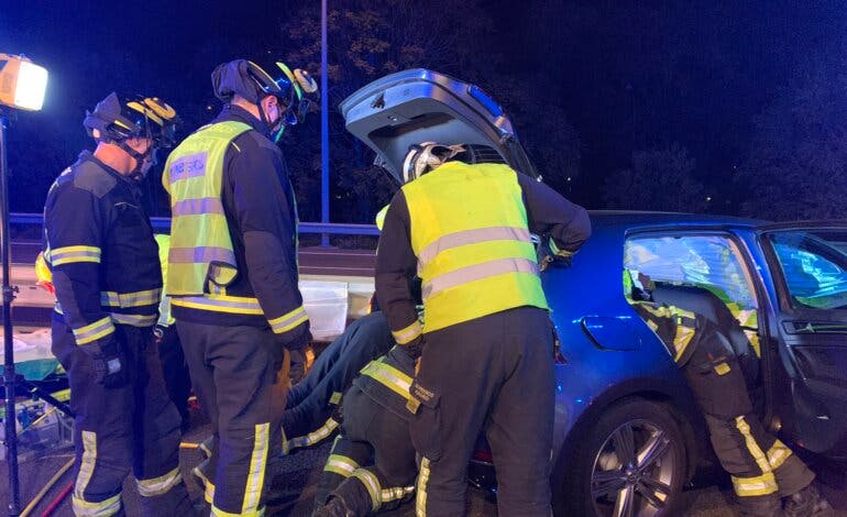 Un conductor kamikaze provoca un accidente de tráfico en la A-2 dejando cinco heridos