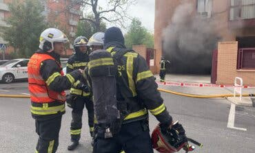 Arden seis vehículos al incendiarse un garaje en Usera