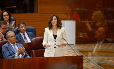 Ayuso defiende cobrar más que Sánchez porque ella no va en Falcon ni vive en un palacio