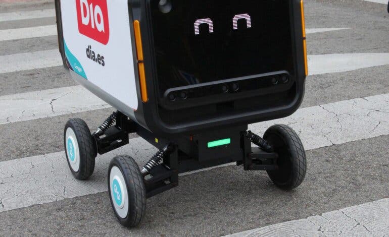 Alcobendas, primera ciudad de España en la que robots reparten pedidos a domicilio