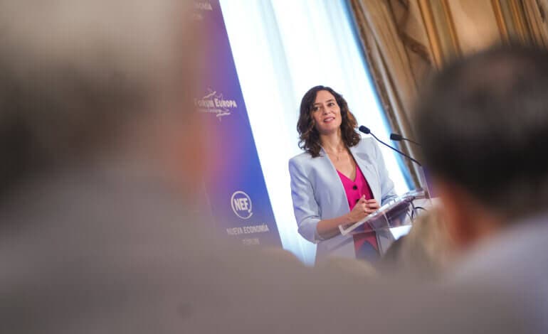 Ayuso promete 150 millones más para mejorar las residencias de mayores