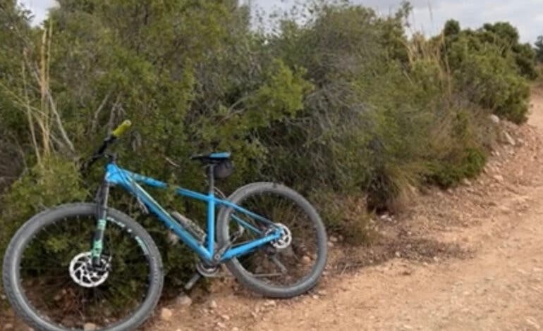 Muere un ciclista atropellado en Aranjuez y otro tras sufrir una caída en Perales de Tajuña