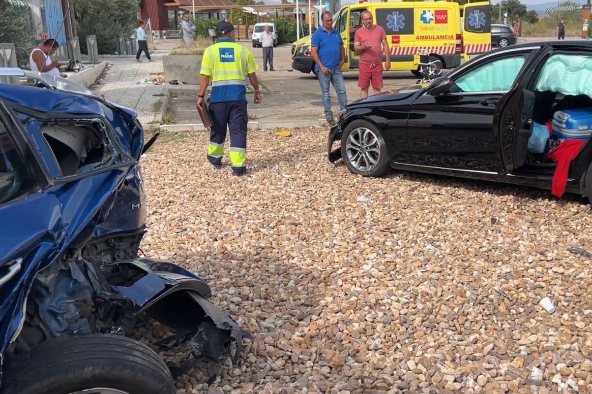 Un herido grave en un accidente múltiple en las instalaciones de una gasolinera en la A-1