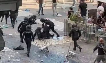 La Policía tuvo que cargar contra los aficionados del Brujas en la Plaza Mayor de Madrid