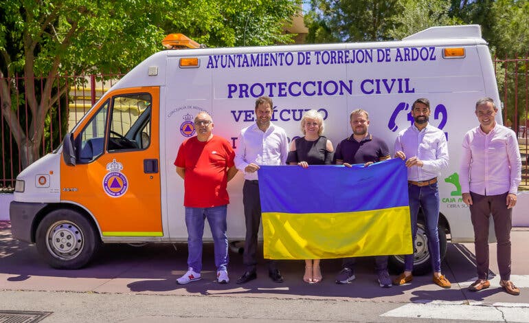 La antigua ambulancia de Protección Civil de Torrejón ya está dando servicio en Ucrania 