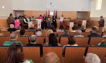 San Fernando de Henares rindió homenaje a los vecinos que cumplen 90 y 100 años