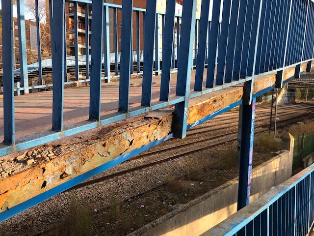 ¿Son seguros los puentes y pasarelas de Alcalá de Henares? El PP exige una inspección  