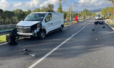 Muere un motorista tras colisionar frontalmente con una furgoneta en la M-620, en Alpedrete