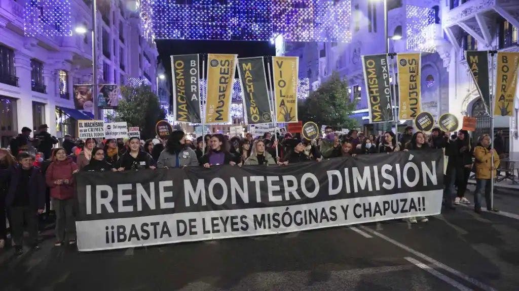 Gritos contra Irene Montero en una marcha feminista en Madrid con ministras del PSOE