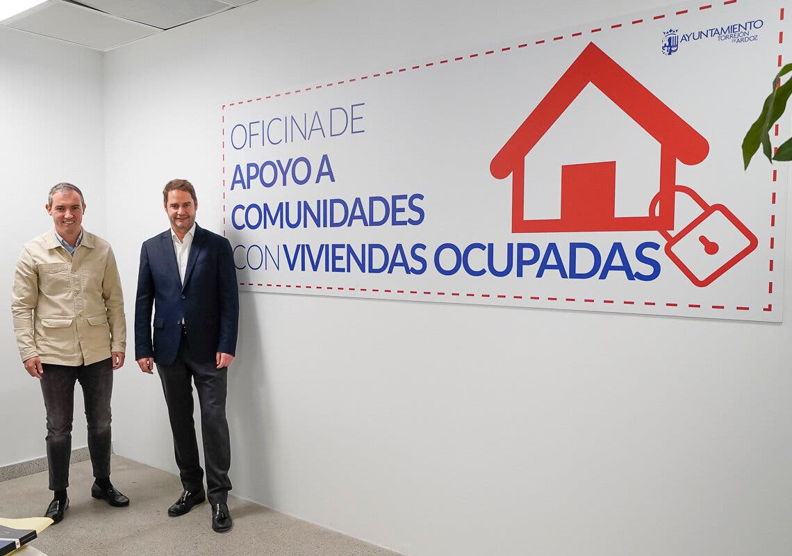 El alcalde de Torrejón presenta la Oficina de Apoyo a Comunidades con Viviendas Okupadas