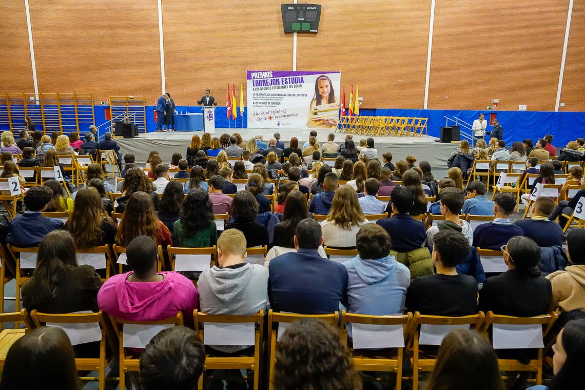 Torrejón de Ardoz reconoce el esfuerzo de los 244 mejores estudiantes de la ciudad 