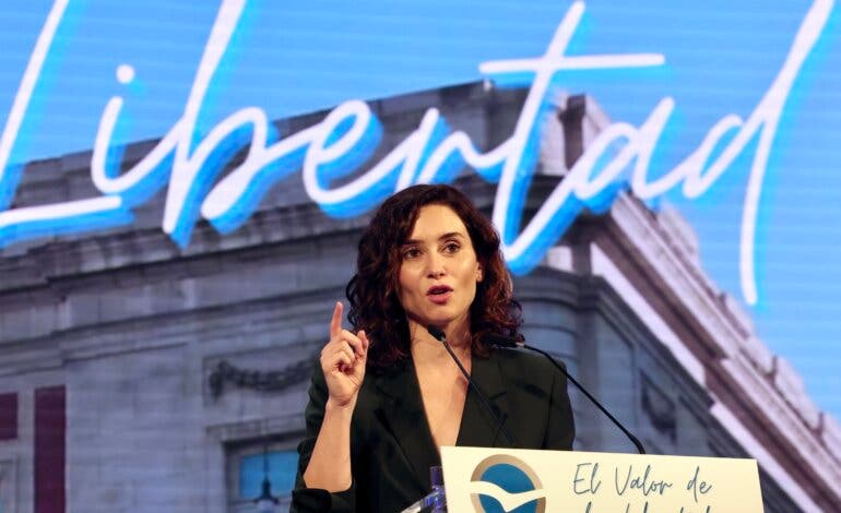 Ayuso rozaría la mayoría absoluta en Madrid, triplicando en escaños al PSOE, según una encuesta 