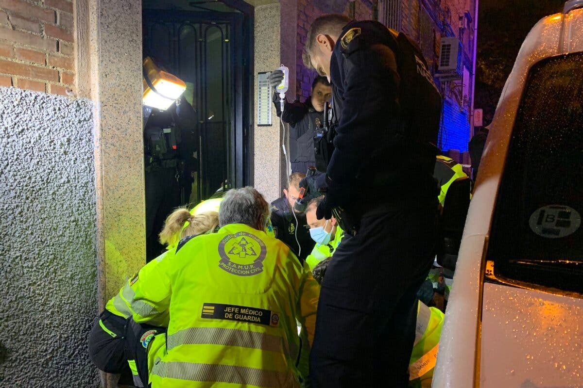 Detenido por el grave apuñalamiento de ayer en Usera: le asestó varias puñaladas por celos 