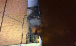 Dos menores atendidos en el incendio de un piso en Puente de Vallecas 