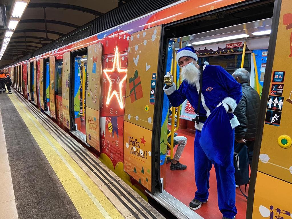 Vuelve el Tren de la Navidad de Metro de Madrid con Papá Noel y los Reyes Magos