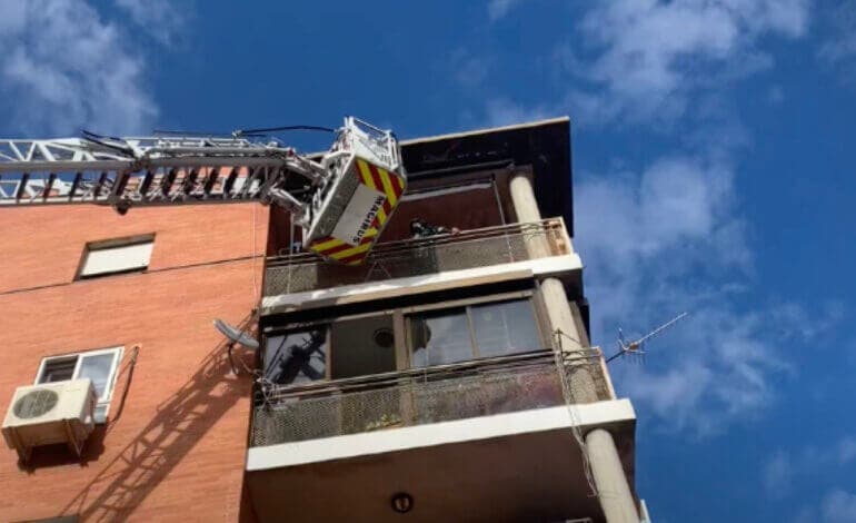 Muere un hombre en un incendio en Puente de Vallecas