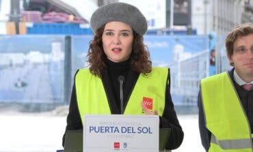 Ayuso pide al Gobierno que no apague los escaparates por la noche en Navidad 